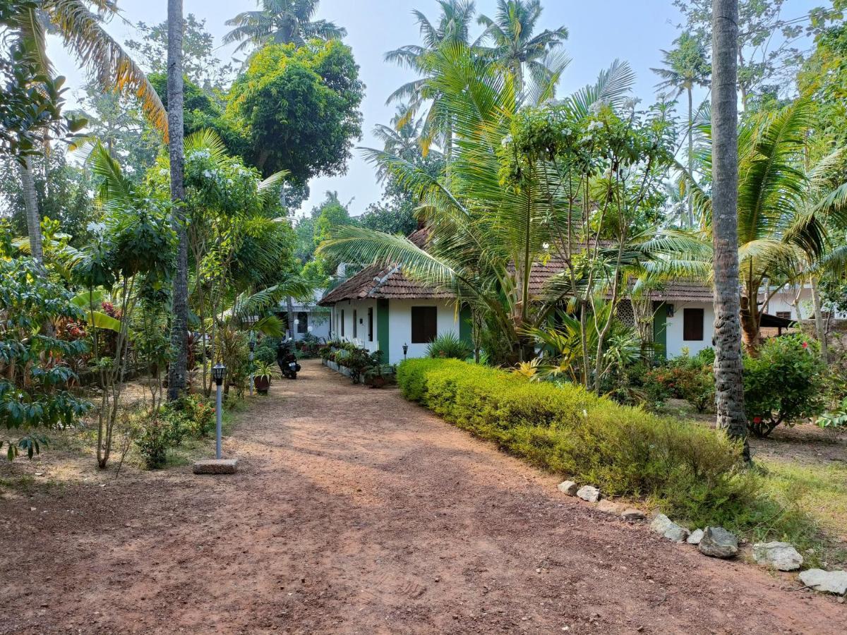 Appartement Ritas à Varkala Extérieur photo