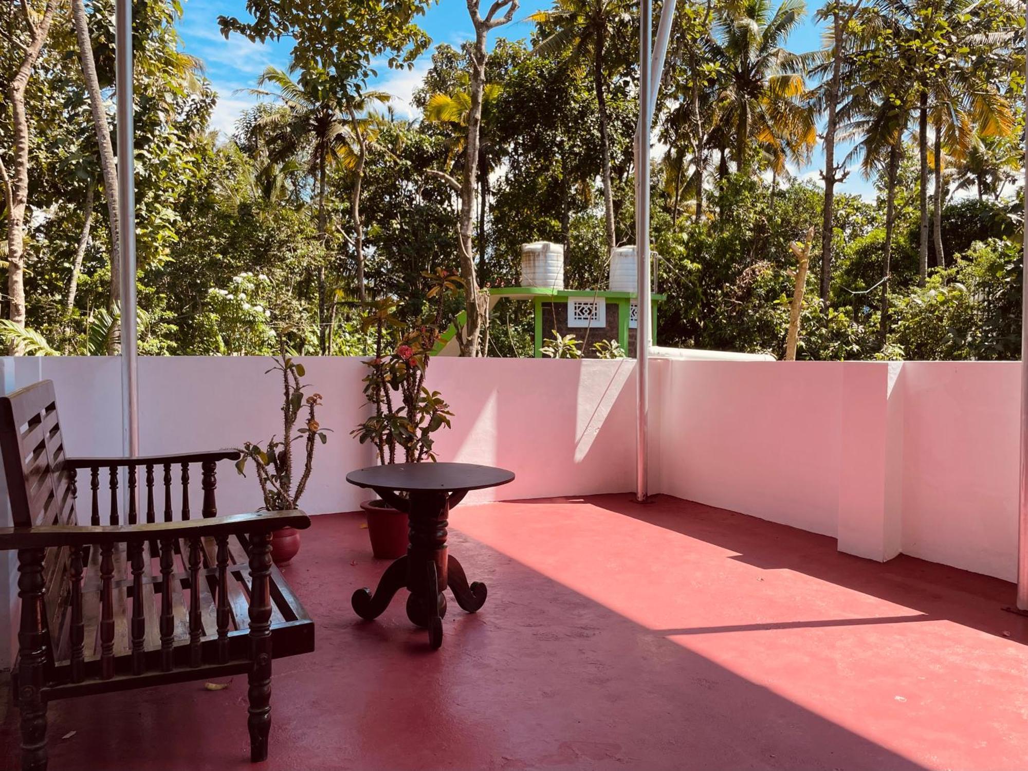 Appartement Ritas à Varkala Extérieur photo